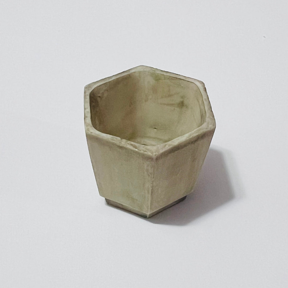 Hexagon Green Resin Flower Pot - 1/12 Scale Dollhouse Miniature