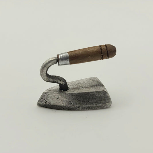 Antique Flat Iron - #640A by Sir Thomas Thumb