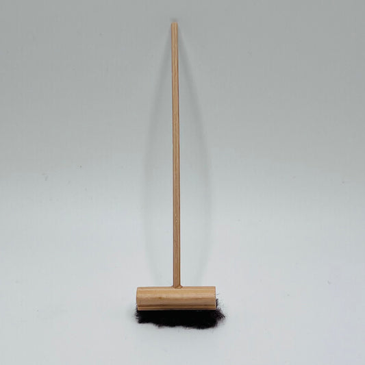 Broom - 1/12 Scale Dollhouse Miniature